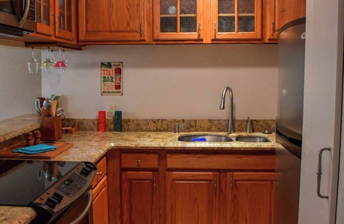 Historic Kailua Village Condo | Charming 1-bedroom condo in downtown Kailua-Kona just 2 blocks from the beach