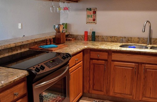 Historic Kailua Village Condo | Charming 1-bedroom condo in downtown Kailua-Kona just 2 blocks from the beach