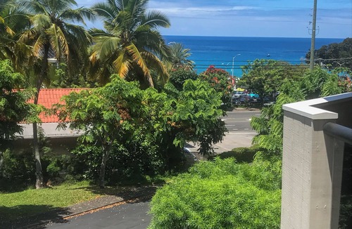 Historic Kailua Village Condo | Charming 1-bedroom condo in downtown Kailua-Kona just 2 blocks from the beach