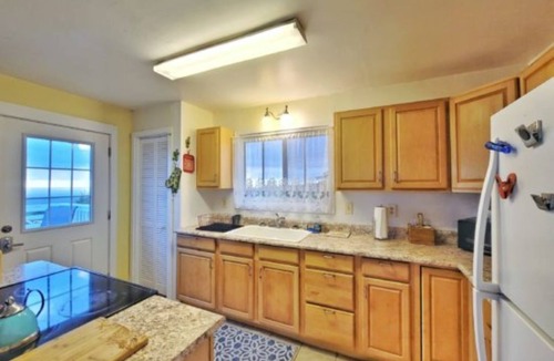 Kona Gardens Estates Cottage | Charming 2-bedroom cottage in Ocean View with WiFi access!