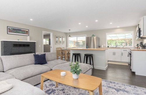 Southeast Eugene House | Charming 3-bed bungalow walk to University of Oregon, Autzen, & Hayward Field