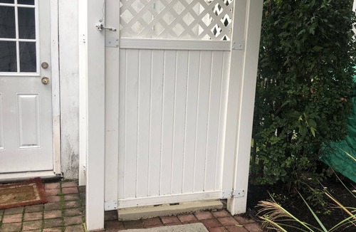 Wall House | Charming Cape on Corner 2 blocks to Beach