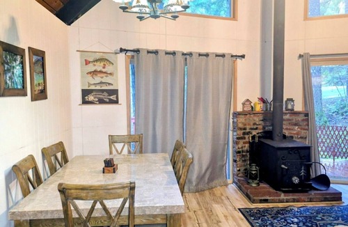 Hoodsport Cabin | Charming Retreat - Lake Cushman/Hoodsport Hiking & Lake Getaway