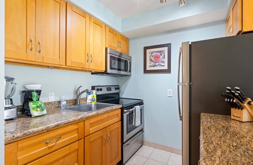 Historic Lahaina Front Street Condo | Charming Studio by the Beach – Lahaina Shores 420