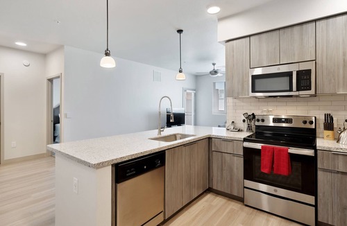 Palm Valley Apartment | Chic Modern Clean 1BR Apartment by Stay Gia
