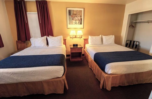 Pendleton Hotel | Chic Room with Comfortable Beds and Private Bath Near Downtown Pendleton