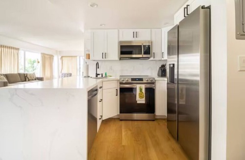 Waikiki House | City & Palm View Oceanfront Bliss w/Free Parking