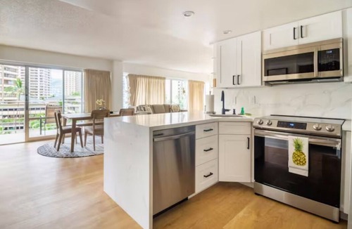Waikiki House | City & Palm View Oceanfront Bliss w/Free Parking