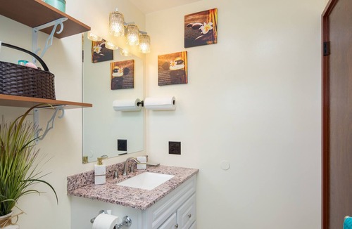 Downtown Honolulu Apartment | CLA - 2 Bed/and Private Bath w/Kitchenette in Kakaako Area w/Lanai
