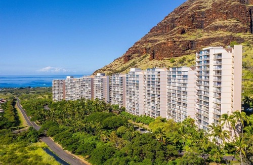 Makaha Condo | Clean and beautiful condo with views near the beach!