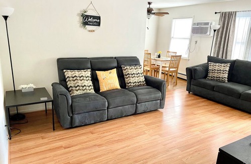 Hackensack Condo | Comfy, Clean & Spacious w/3 TVs, parking, laundry, close to NYC and MetLife