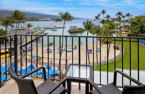 Historic Kailua Village Hotel | Courtyard by Marriott King Kamehameha's Kona Beach Hotel