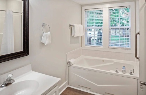 Lackey Cottage | Cozy 1-bedroom cottage with AC in serene Williamsburg