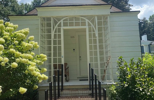 LaGrange Cottage | Cozy 1-bedroom cottage with fitness equipment and AC in charming LaGrange