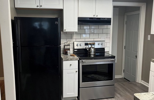 Dayton House | Cozy 2-bedroom perfect house in Dayton with air conditioning and backyard space