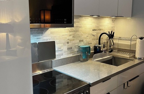 Waikiki Apartment | Cozy all newly renovated,finished in Waikiki Honolulu with WiFi, AC , lots more