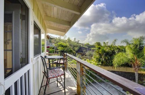 Kalaoa House | Cozy Kona Coast Apt w/Lanai ~ 8 Miles to Beach!