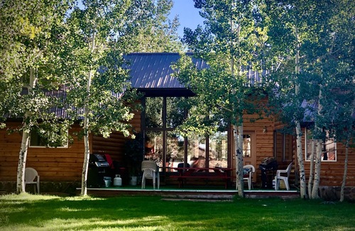 Duck Creek Village Cabin | Cozy Mountain Retreat/Great For Reunions, Family Retreats, Room For Tents!
