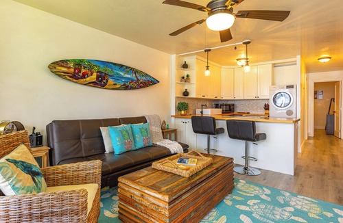 Maalaea Condo | Cozy Oceanfront Condo Whales Pool Beach Access and Central Maalaea Location