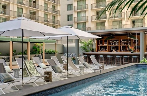 Waikiki Hotel | Cozy Room Steps Away from Waikiki Beach | Pool