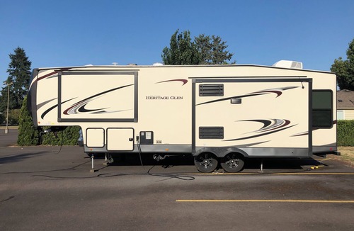 Cheyenne House | Cozy RV with 2 sleeping areas & WiFi, AC in Cheyenne or your favorite camp site.