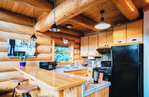 Black Hawk Cabin | Creekside Cabin with Private Hot Tub & Wood Stove