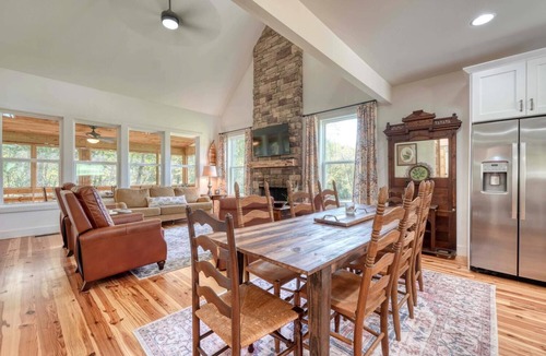 Hayesville Cabin | Creekside screened porch, pet friendly, minutes to downtown Hayesville. Firewood