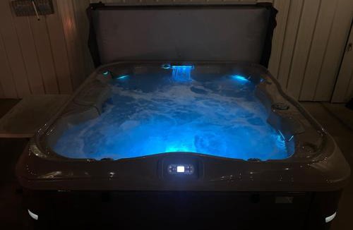 Medicine Park House | CZ Romantic Medicine Park Coastal Escape w HotTub