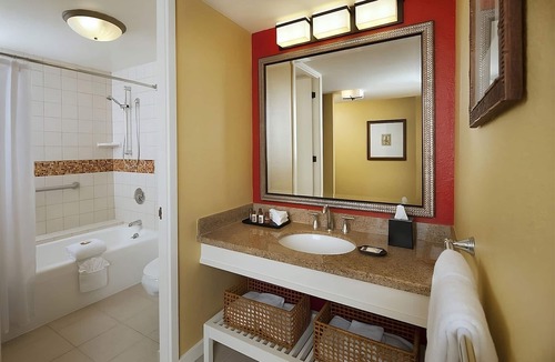 Keauhou Hotel | Delight In The Beauty of Kona Coast! 2 Spacious Units, Oceanfront, Game Room