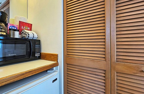 Diamond Head - Kapahulu - St. Louis Apartment | Diamondhead Beach Hotel PH02/King Bed Studio, Gold Coast Penthouse Paradise