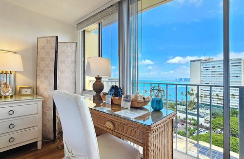 Diamond Head - Kapahulu - St. Louis Apartment | Diamondhead Beach Hotel PH02/King Bed Studio, Gold Coast Penthouse Paradise