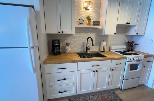 Kahaluu Bay Condo | DIRECT OCEANFRONT SUNSETScrashing waves!Newly remodeled! AUG specials inquire!