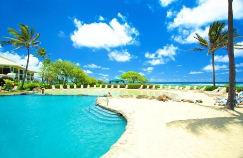 Hanamaulu Hotel | Discover a Beachfront Escape in Picturesque Kauai