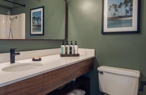 Historic Kailua Village Hotel | Discover a Stay with Built-in Island Calm: Pool, Yoga, Bikes & Explore Parks