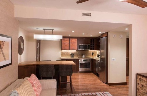 Waikiki Resort | Discover Tropical Luxury at The Grand Islander by Hilton Grand Vacations
