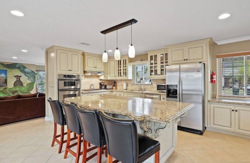 Southeast Anaheim House | Disney Getaway | Pool & Mini-Golf - HVH Ames