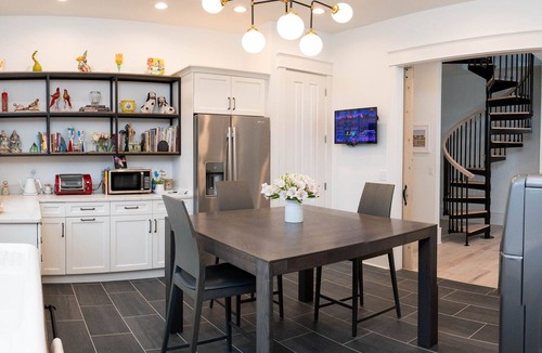 Georgetown House | East Suite-🕊️ at Bleubird Studio, Walk to Downtown