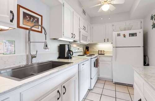 Kailua-Kona Condo | 🏖️Easy-Access Kona Condo | Garden & Ocean Views