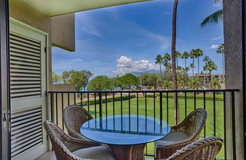 Kihei Condo | Easy Kihei Living! Kitchen, Lanai, Laundry, AC, WiFi+Flat Screens–Kamaole Sands 10204