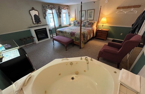 Ludlow Bed & Breakfast | Echo Lake Inn
