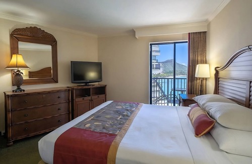 Waikiki Hotel | Enviable Honolulu Address! Beachfront, Spa, Pool, 3 Restaurants, Steps to Sand!