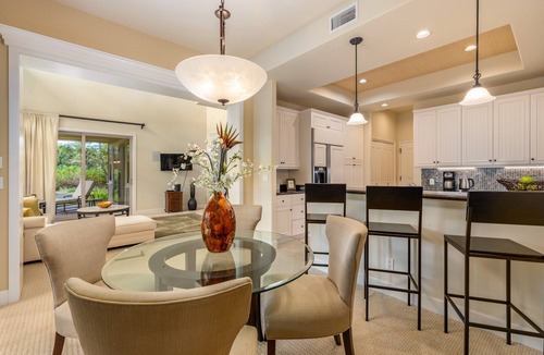 Kulalani Condo | Experience luxury at Mauna Lani's Palm Leaf condo, a spacious 2BR retreat in Kamuela.