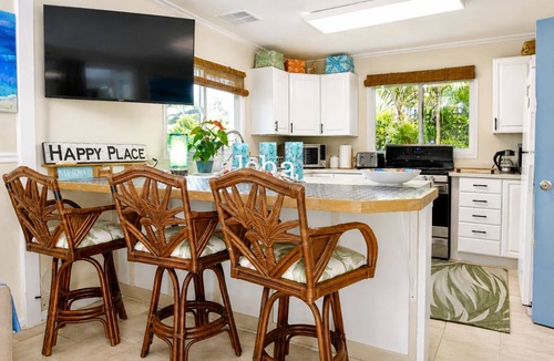 Waimanalo Beach Ski Chalet | Extended-Stay Beach Retreat with Newly built guest wing Sleeps 7 beach access