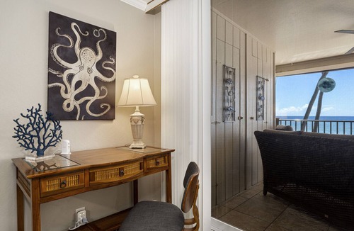 Kailua-Kona Condo | Fabulous Oceanfront Two Bedroom w/Huge Lanai & Central A/C!
