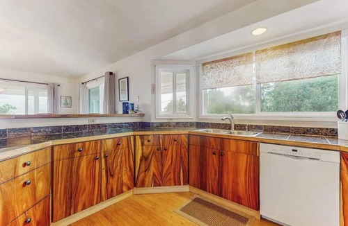 Kamuela House | Family Comfort with Mountain Views & Hot Tub in Waimea