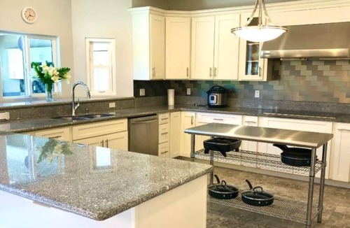 Kahala House | Family Estate in premier neighborhood close to waikiki