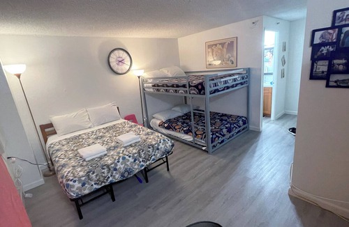Waikiki Hotel | Family/Friends Hotel in Terrific Honolulu Room, AC