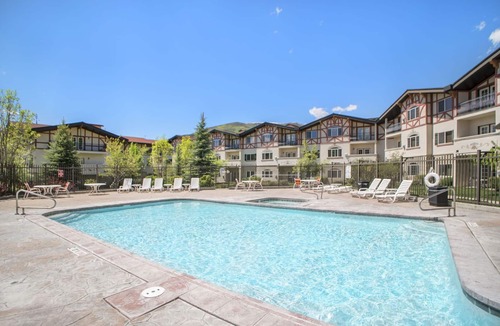 Zermatt Villa | Family Vacation~Heated In/Out Pool, Tubing & Ice Skating Villa 1074