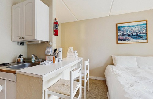 Warren Apartment | Four Season Connecting Condos: seasonal pool, ski, hike & golf