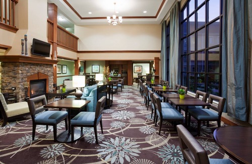 Maple Grove Apartment | Free Breakfast. Pool & Hot Tub. Gym. Near Albertville Premium Outlets!
